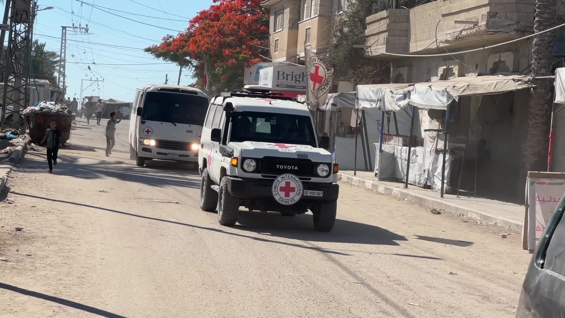 الإفراج عن سبعة أسرى فلسطينيين ونقلهم إلى مستشفى شهداء الأقصى في دير البلح