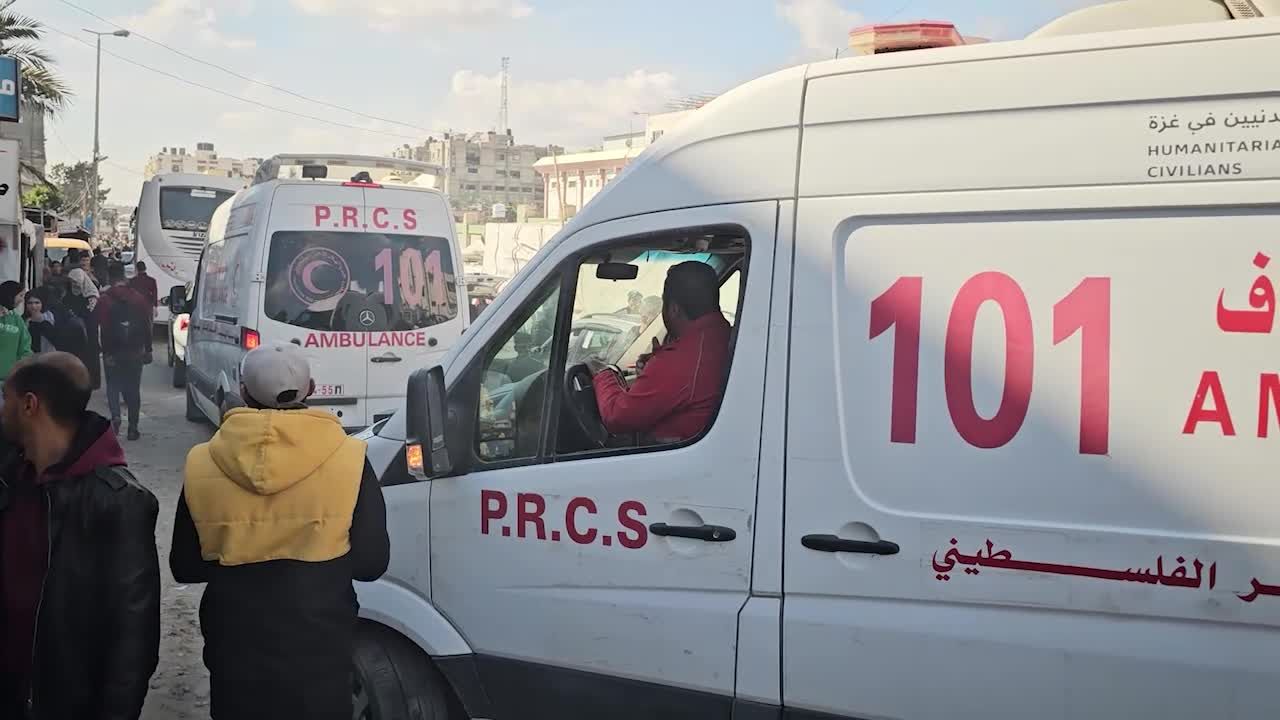 أولى دفعات المرضى والمصابين تستعد لمغادرة قطاع غزة عبر معبر رفح لتلقي العلاج خارجه
