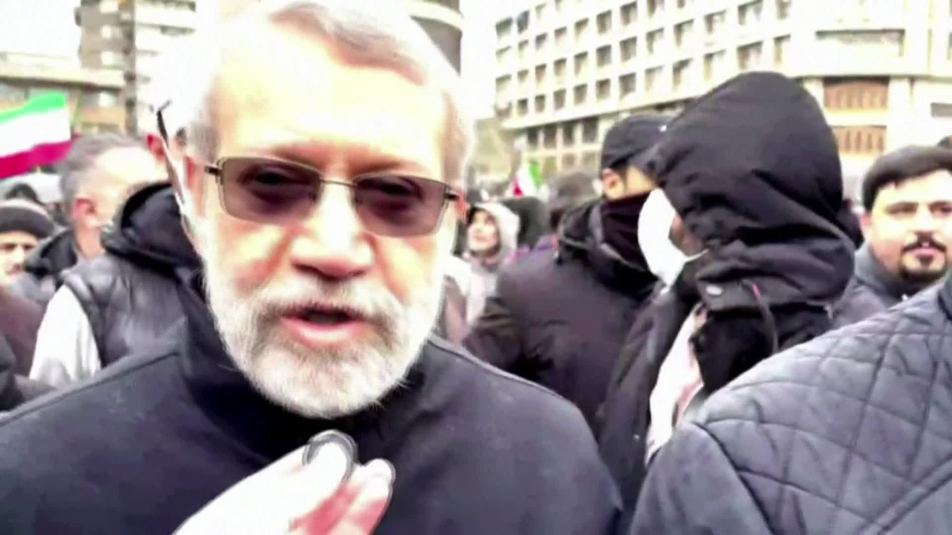 كبار المسؤولين الإيرانيين يشاركون في مسيرة طهران رغم العدوان