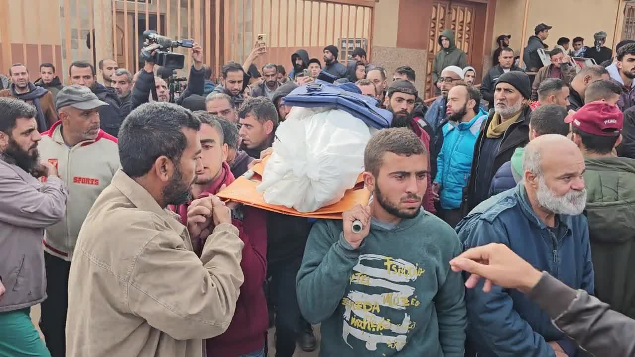  خان يونس تودع الشهيد الصحفي أحمد الشياح.. 207 صحفيين اغتالهم الجيش الإسرائيلي خلال حرب غزة