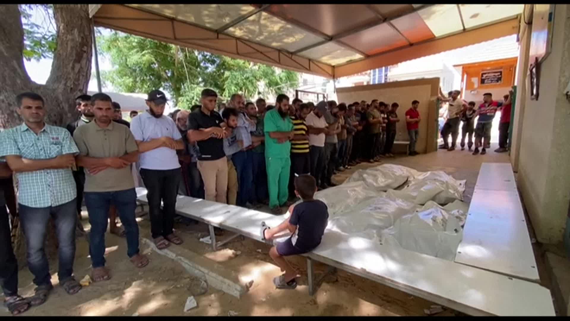 العدوان على غزة يدخل يومه الـ 260.. مزيد من الشهداء ومجاعة في الشمال