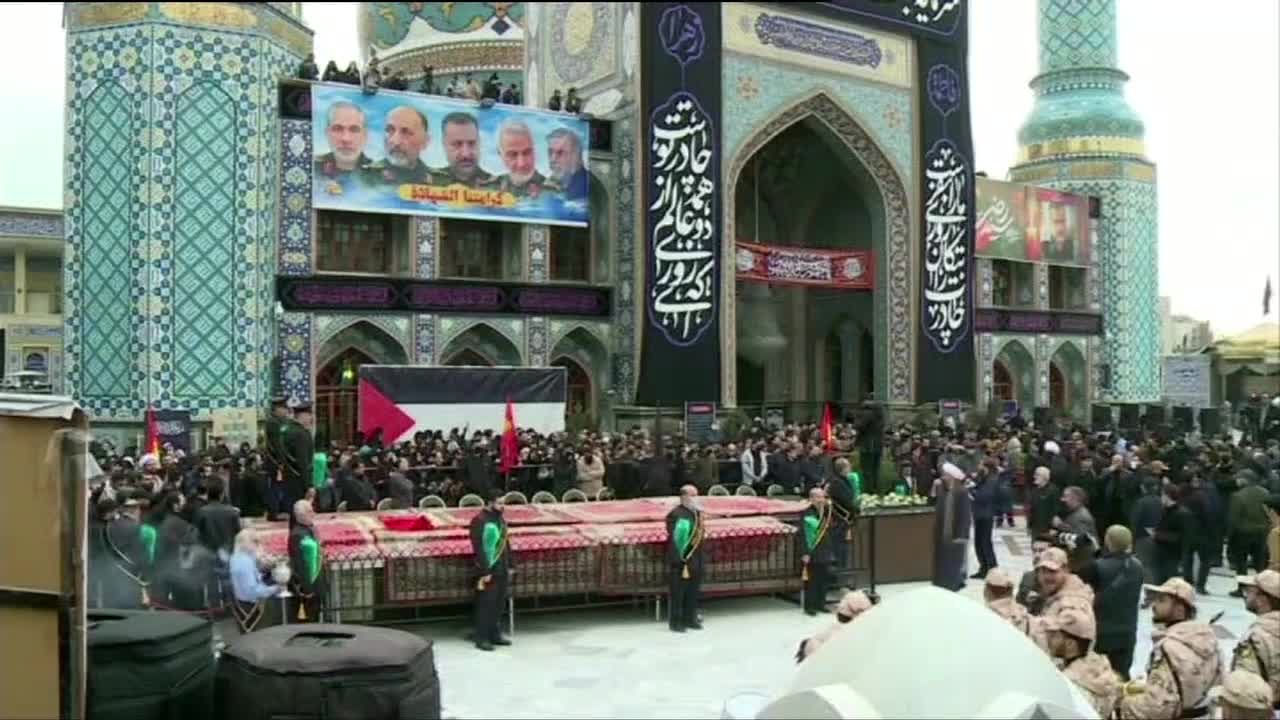 جثمان الشهيد رضي موسوي يُوارى الثرى في حرم السيد صالح بن الإمام موسى الكاظم (ع) شمال طهران