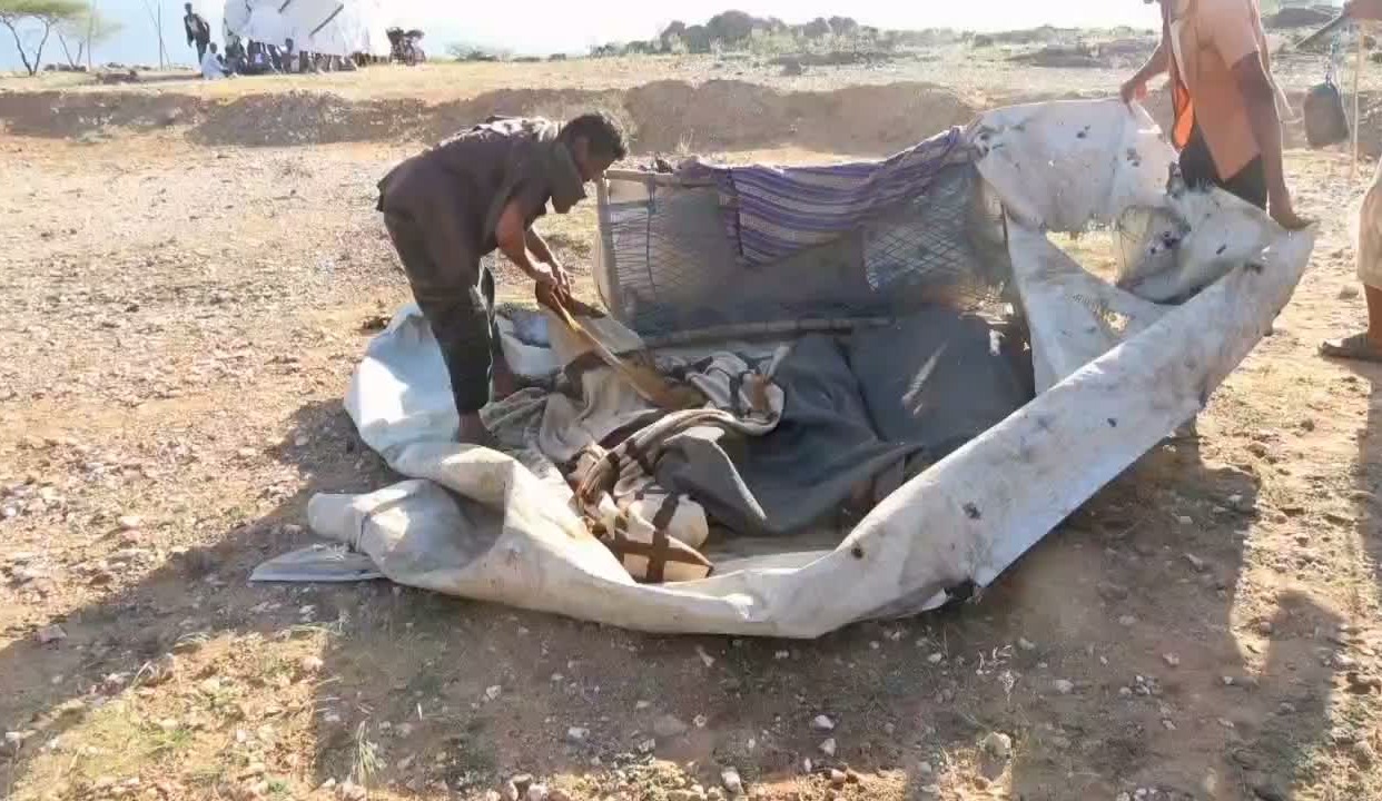 6 شهداء وجريحة من أسرة واحدة جراء عدوان سعودي على حرض بمحافظة حجة