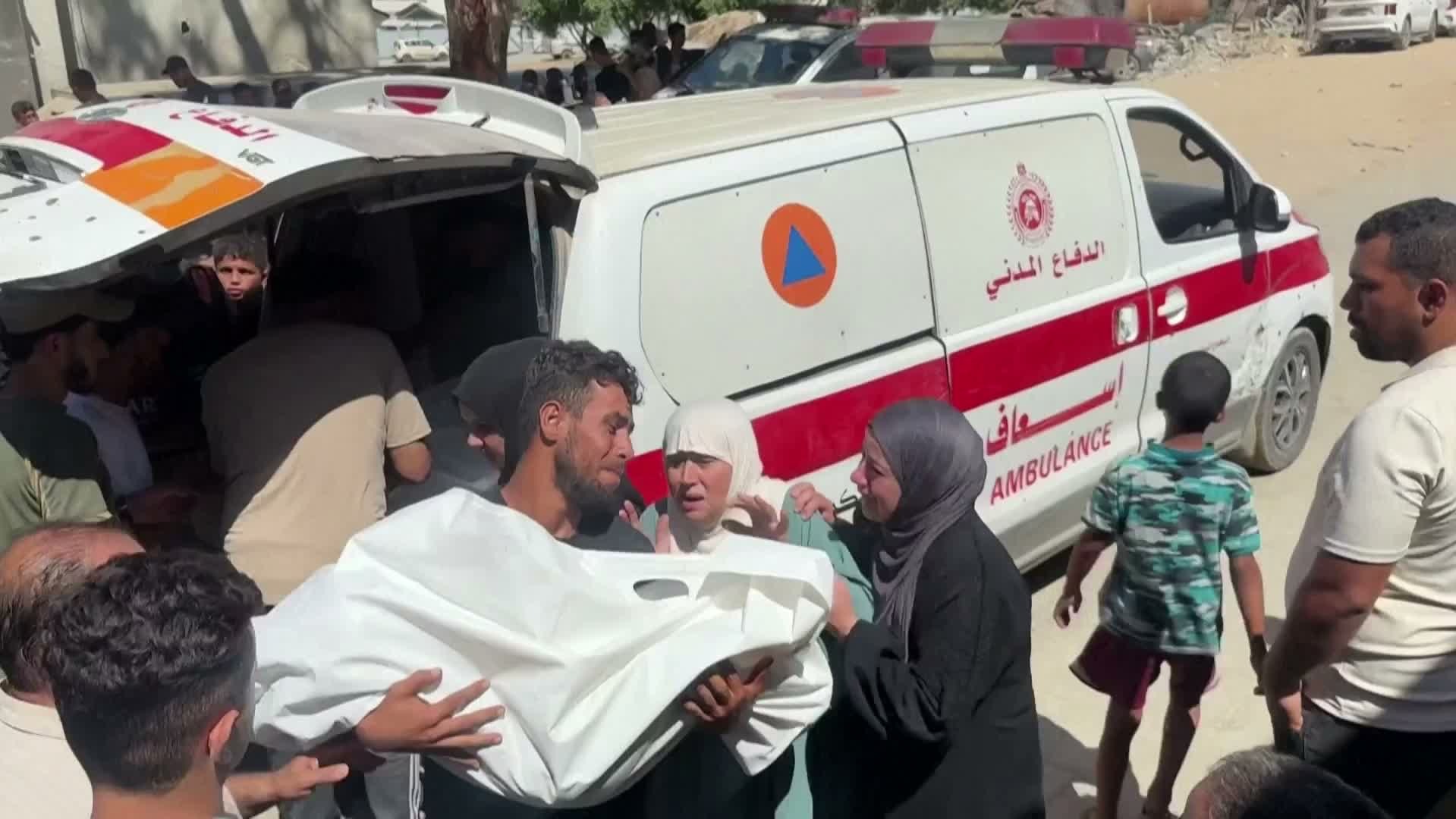 الدفاع المدني في غزة: انتشال 20 شهيدًا بينهم 8 أطفال من تحت أنقاض "عمارة السعادة"