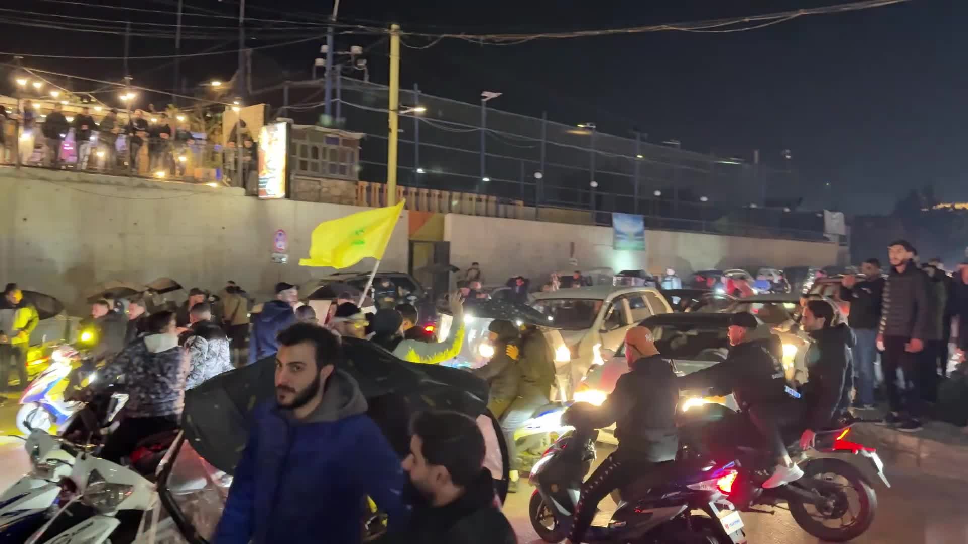 احتجاجات وقطع طريق المطار بعد إجراءات أمنية غير مسبوقة في مطار بيروت ضد طائرة قادمة من إيران