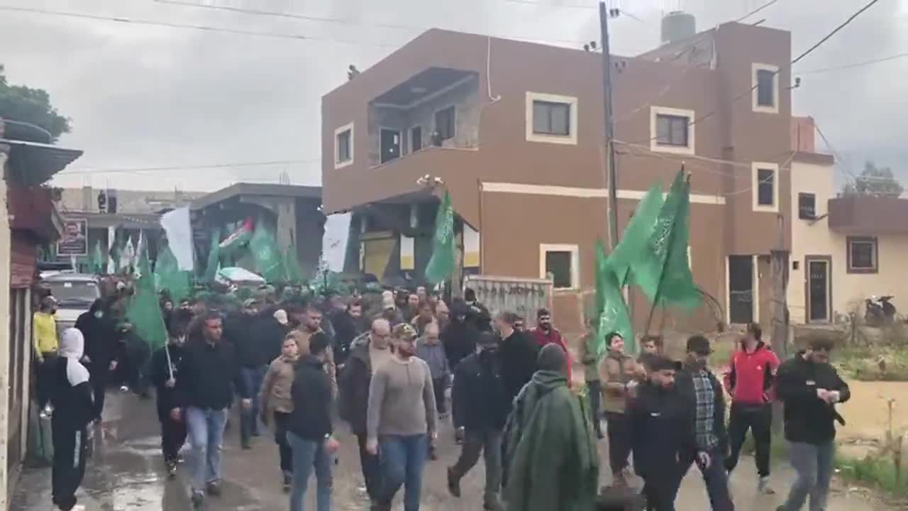 حماس تشيّع القائد القسامي "سمير فندي" في مخيم الرشيدية الذي قضى مع العاروري بعدوان إسرائيلي