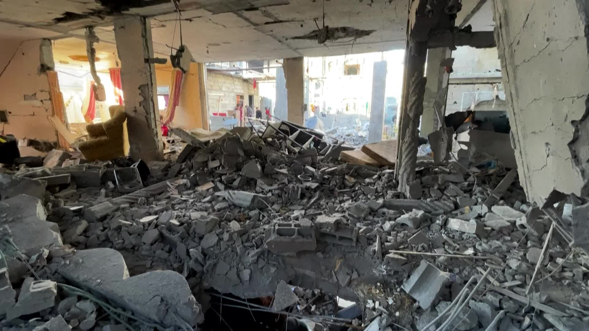 126 يومًا من الحرب على غزة.. الاحتلال يكثف قصفه جنوبًا وتحذير أممي من "انتشار مقلق" للأمراض