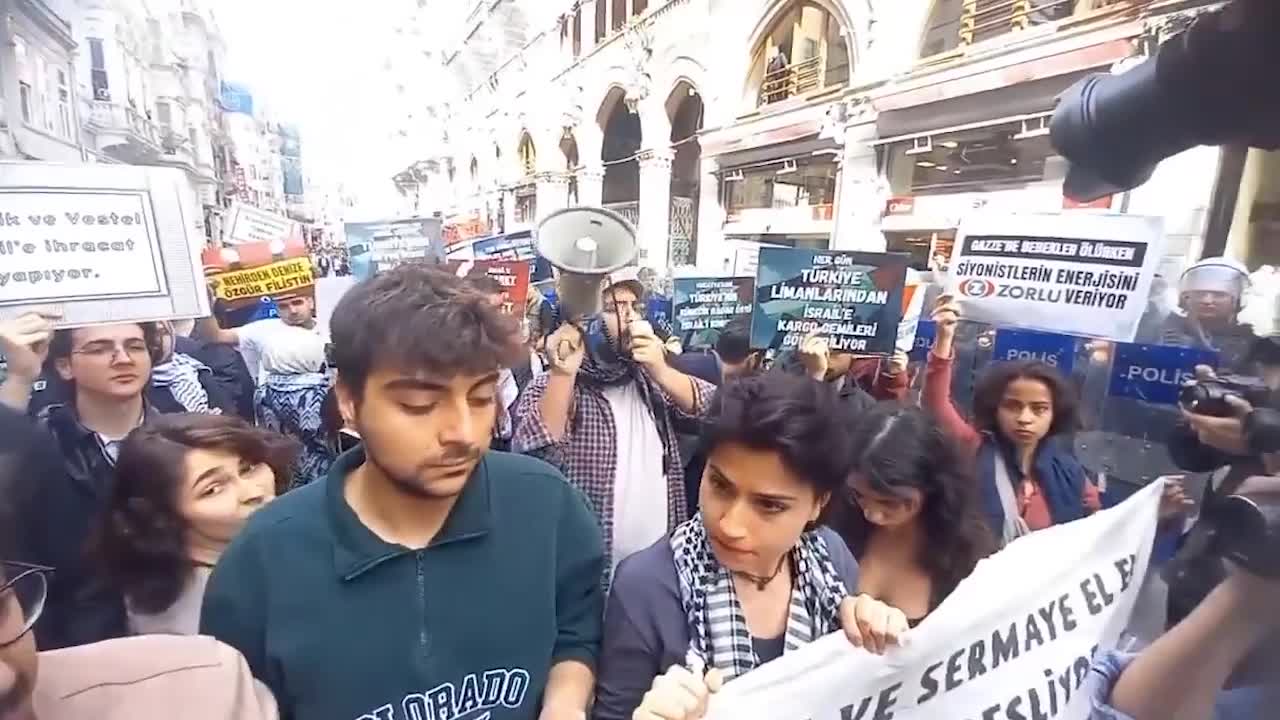حركة "ألف شاب من أجل فلسطين": الحكومة شريكة إسرائيل بالإبادة ووضعت قاعدتان في خدمة جيشها