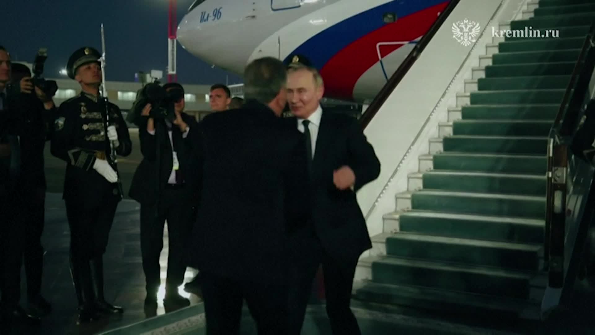 Putin arrives in Tashkent to discuss the development of bilateral relations and views on regional problems