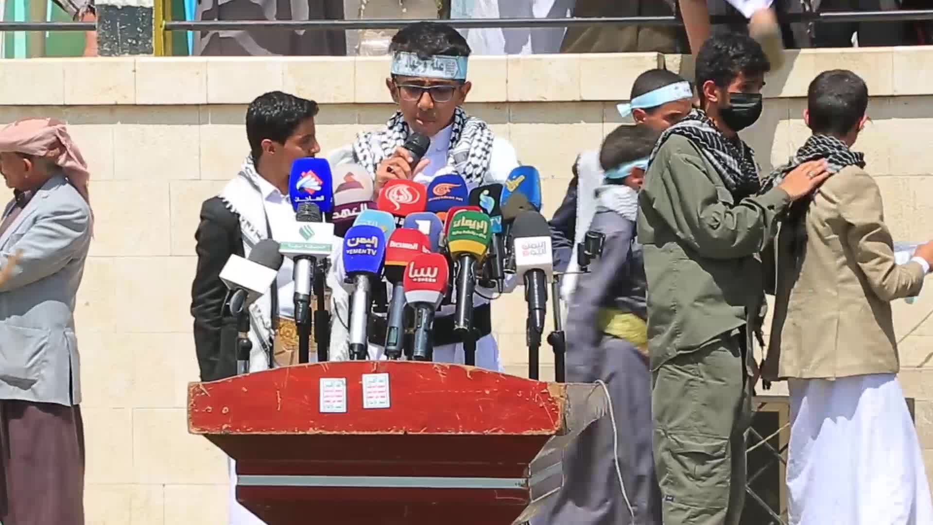 خريجو الدورات الصيفية في صنعاء يجددون دعمهم لقضايا الأمة