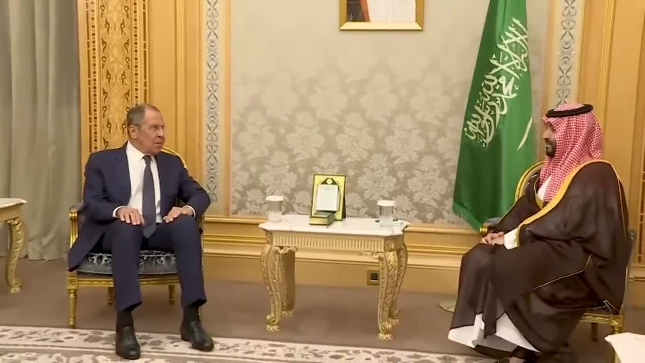 بن فرحان ولافروف يبحثان سبل تعزيز التعاون الثنائي وتطورات الأوضاع الإقليمية والدولية