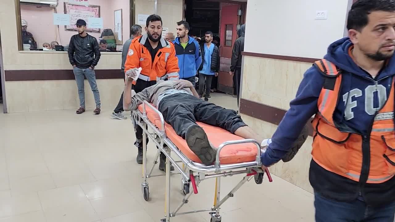 عشرات الشهداء جراء استهداف الاحتلال لمنازل في مخيم البريج ومشروع بيت لاهيا ومناطق أخرى بغزة