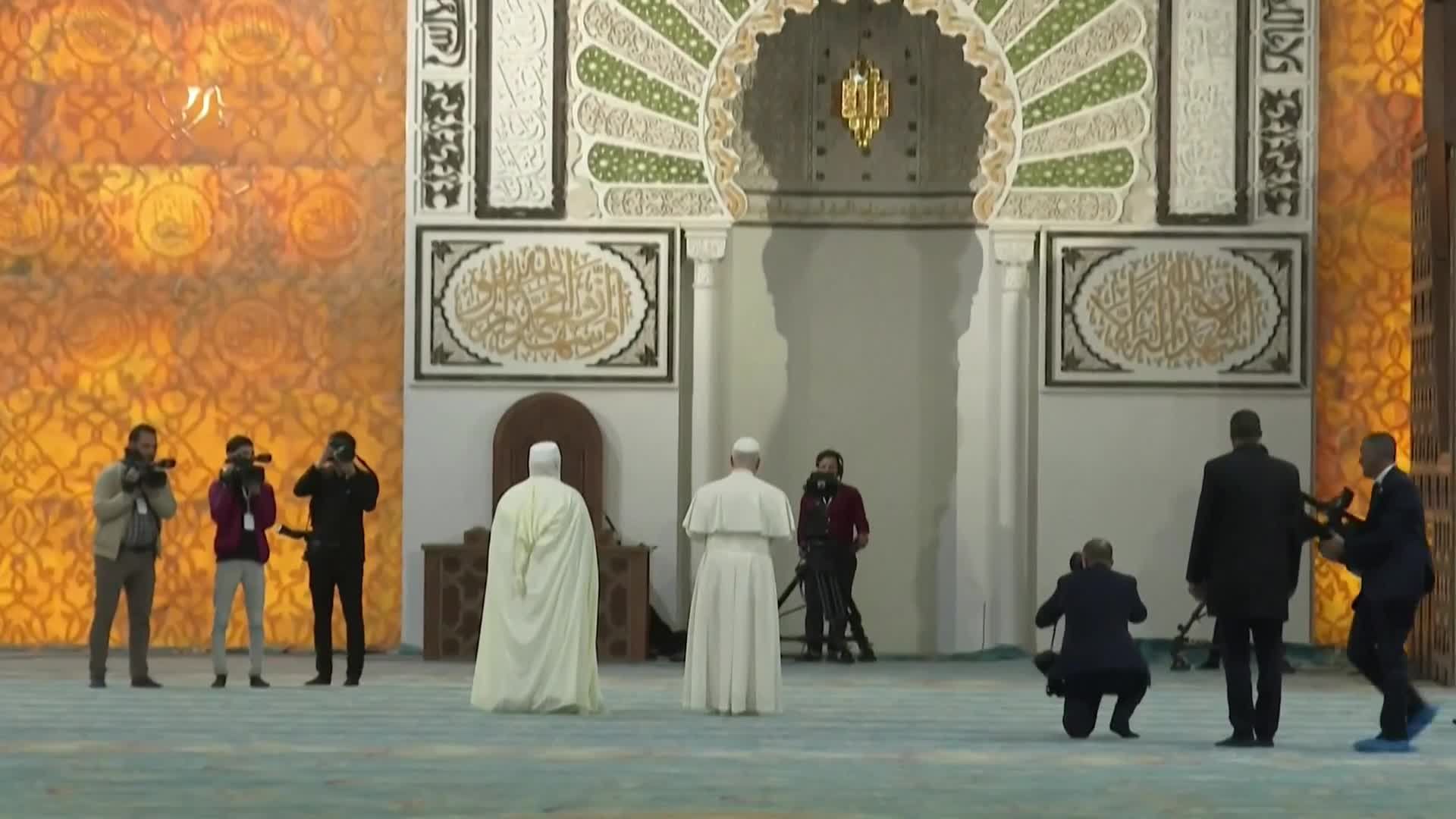البابا لاوون الرابع عشر يزور المسجد الكبير في الجزائر ويؤكد أهمية الحوار والسلام