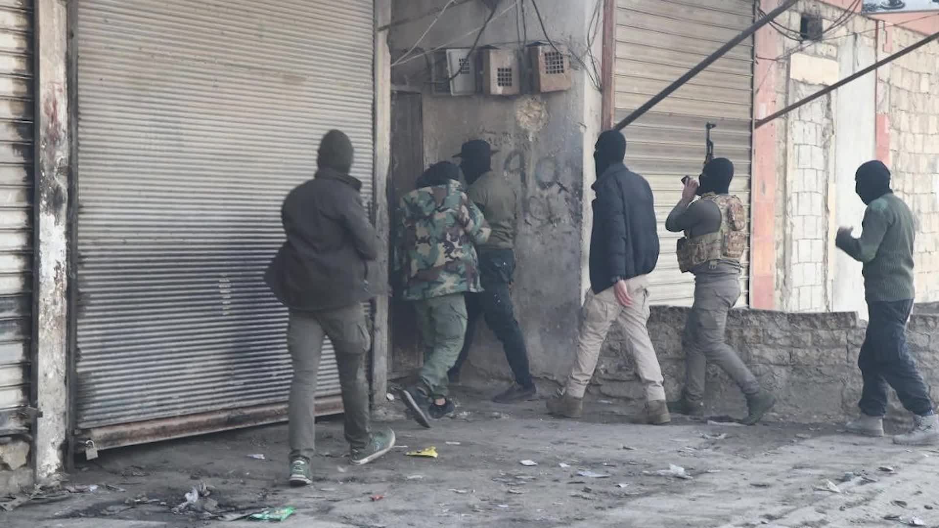  إدارة العمليات العسكرية تطلق حملة أمنية في حلب وتعتقل "متورطين بجرائم" في حمص