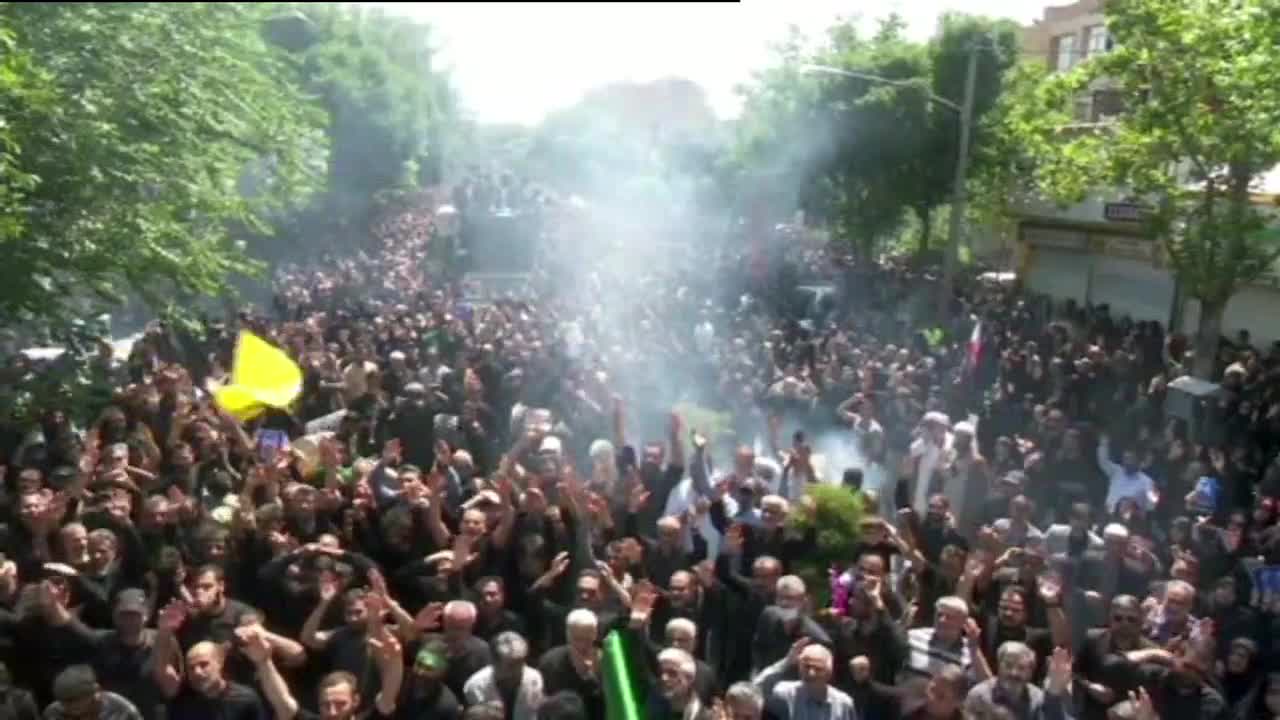 جماهيرٌ غفيرة تشيّع حاكم محافظة آذربيجان الشرقية إلى مثواه الأخير في مدينة مراغة