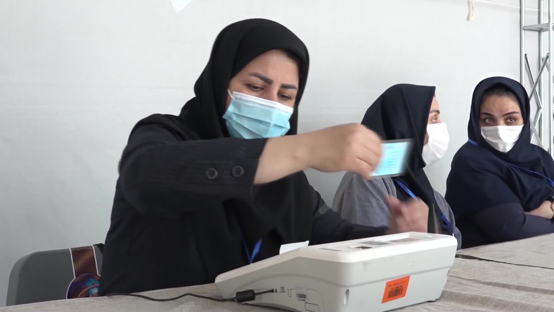 إنطلقت الجولة الثانية من انتخابات الدورة الثانية عشرة للبرلمان، في 15 محافظة في الجمهورية الإسلامية الإيرانية.