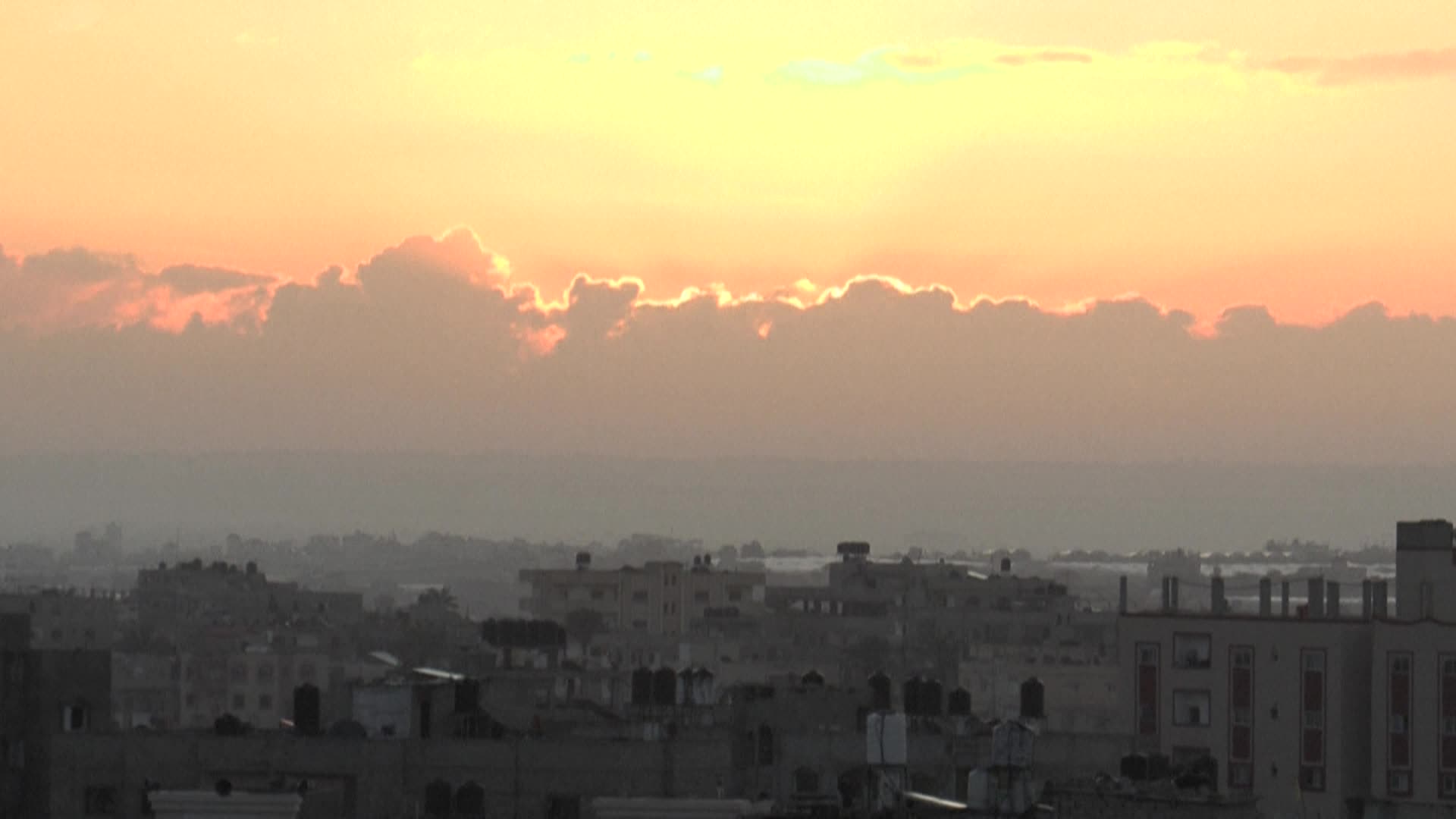 اليوم الـ 166 من العدوان.. الاحتلال يُواصل حربه المدمرة بغزة ويستهدف لجان تأمين المساعدات