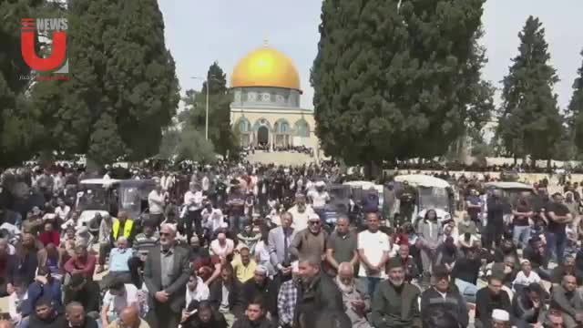 125,000 Palestinians Attend Friday Prayer at the Aqsa Mosque Despite Israeli Restrictions