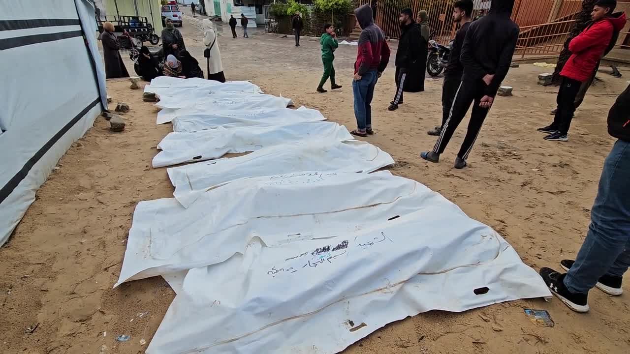 انتشال جثامين أكثر من 50 شهيد في رفح وخانيونس جنوب قطاع غزة