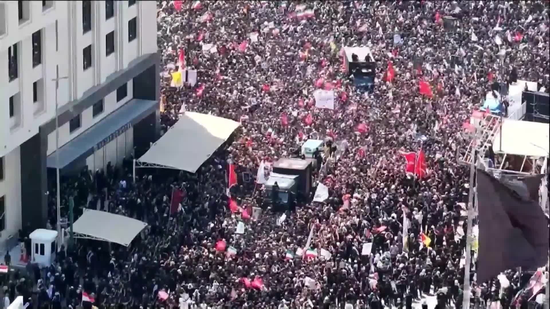 مشاهد جوية توثق الحشود المليونية المشاركة بتشييع جثمان قائد الثورة الامام علي الخامنئي بالنجف الاشرف