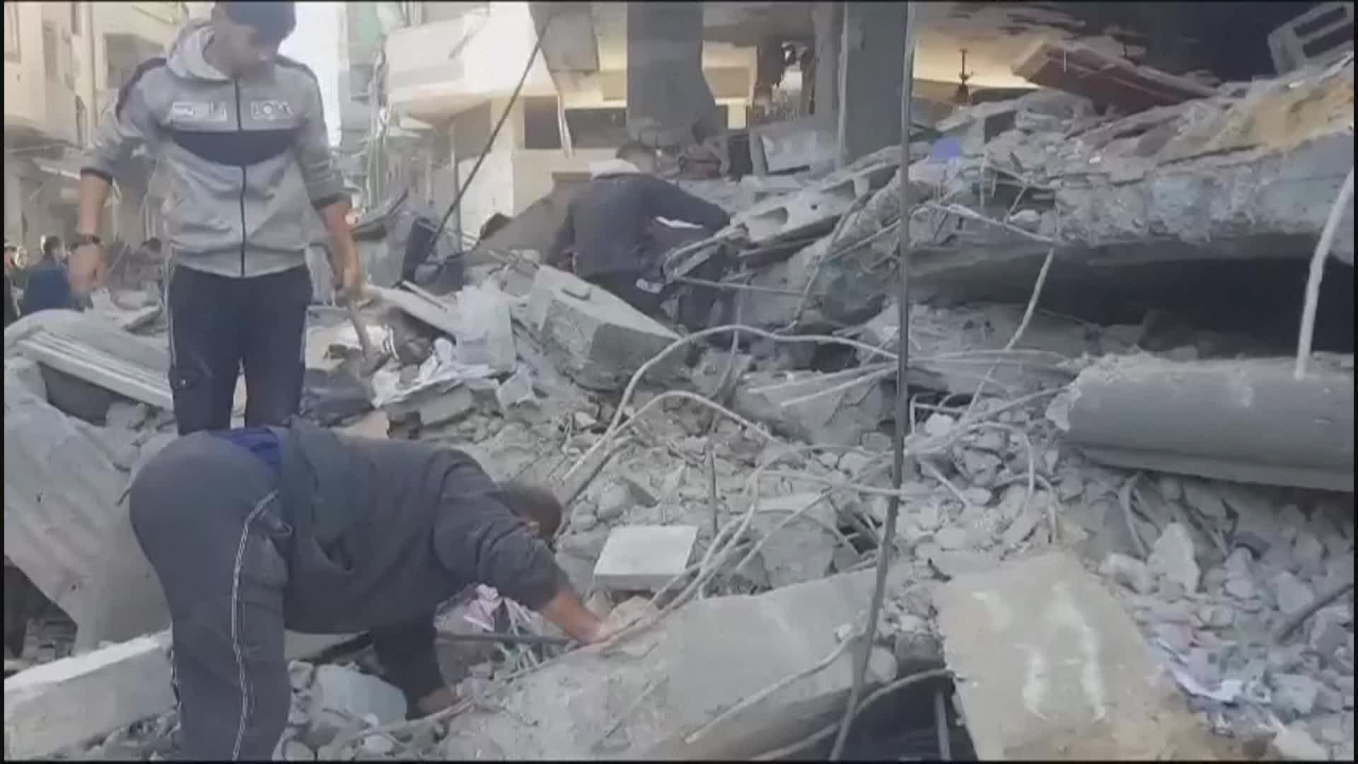 يومٌ جديدٌ بعد المئوية.. العدوان على غزة مستمر وحصيلة الشهداء في القطاع تقترب من 24 ألفًا