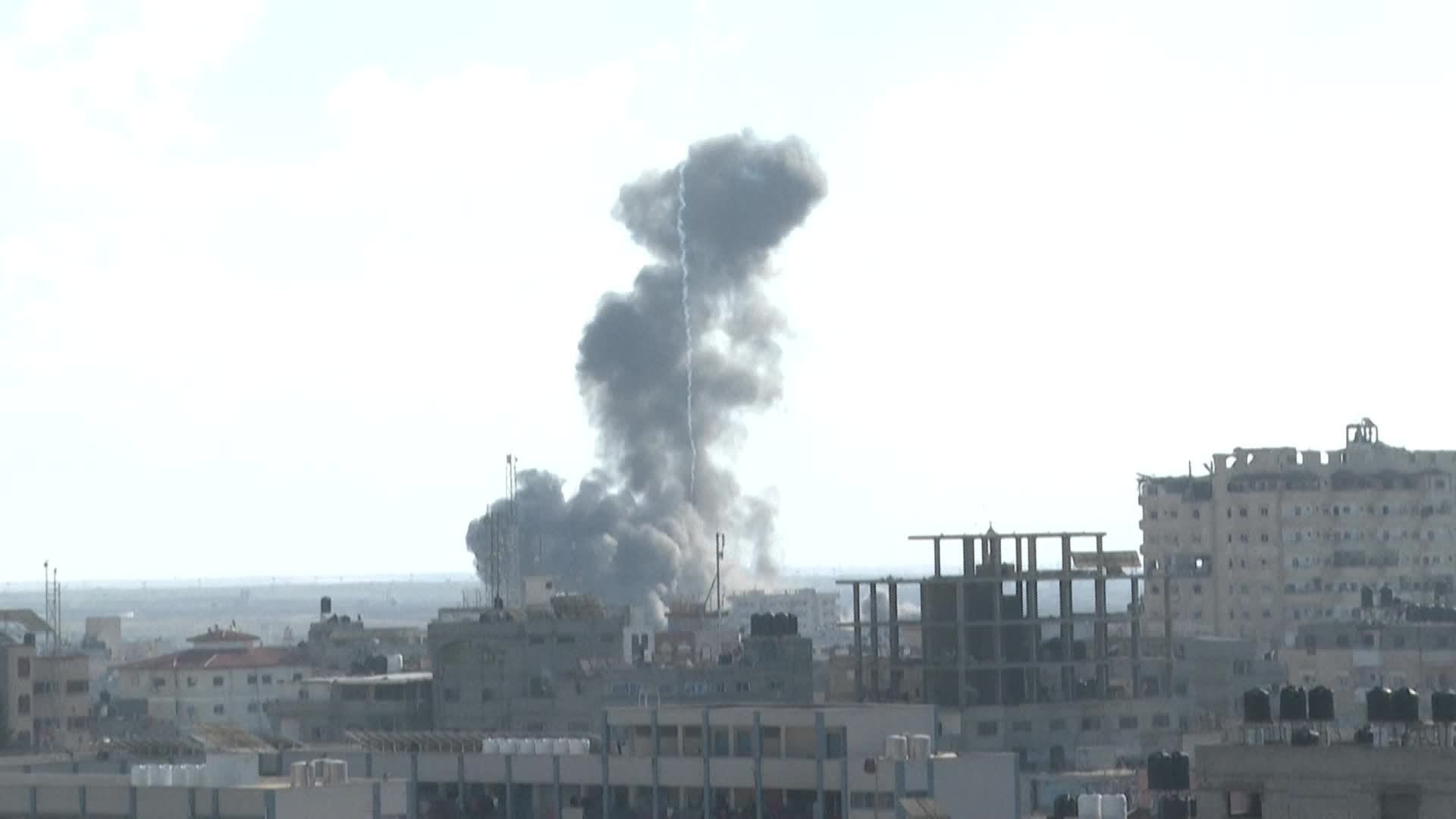 125 days of war on Gaza.. The occupation continues its massacres in the Strip and targets medical teams