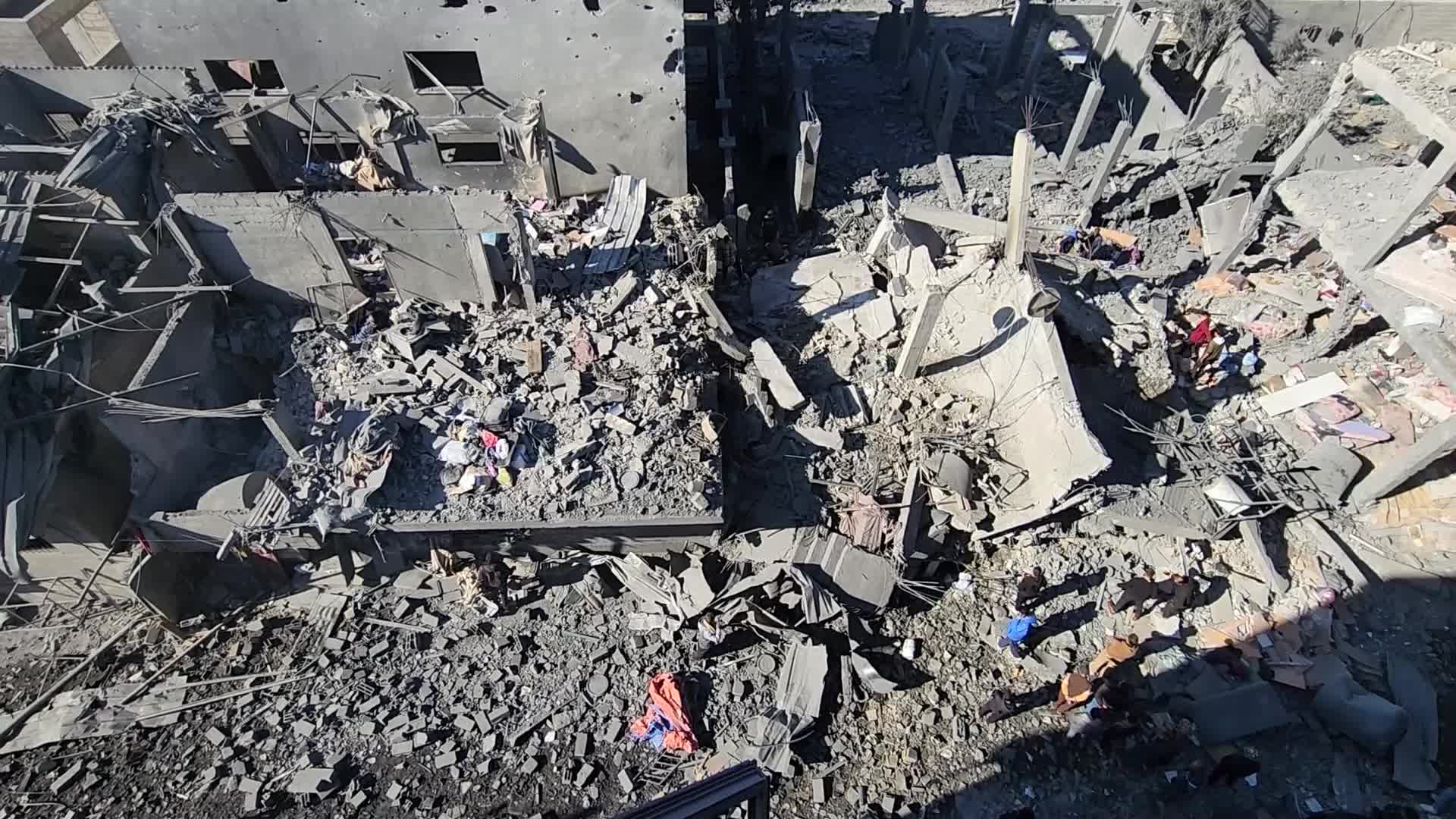 حرب غزة في يومها الـ168… الاحتلال يواصل اقتحام مستشفى الشفاء