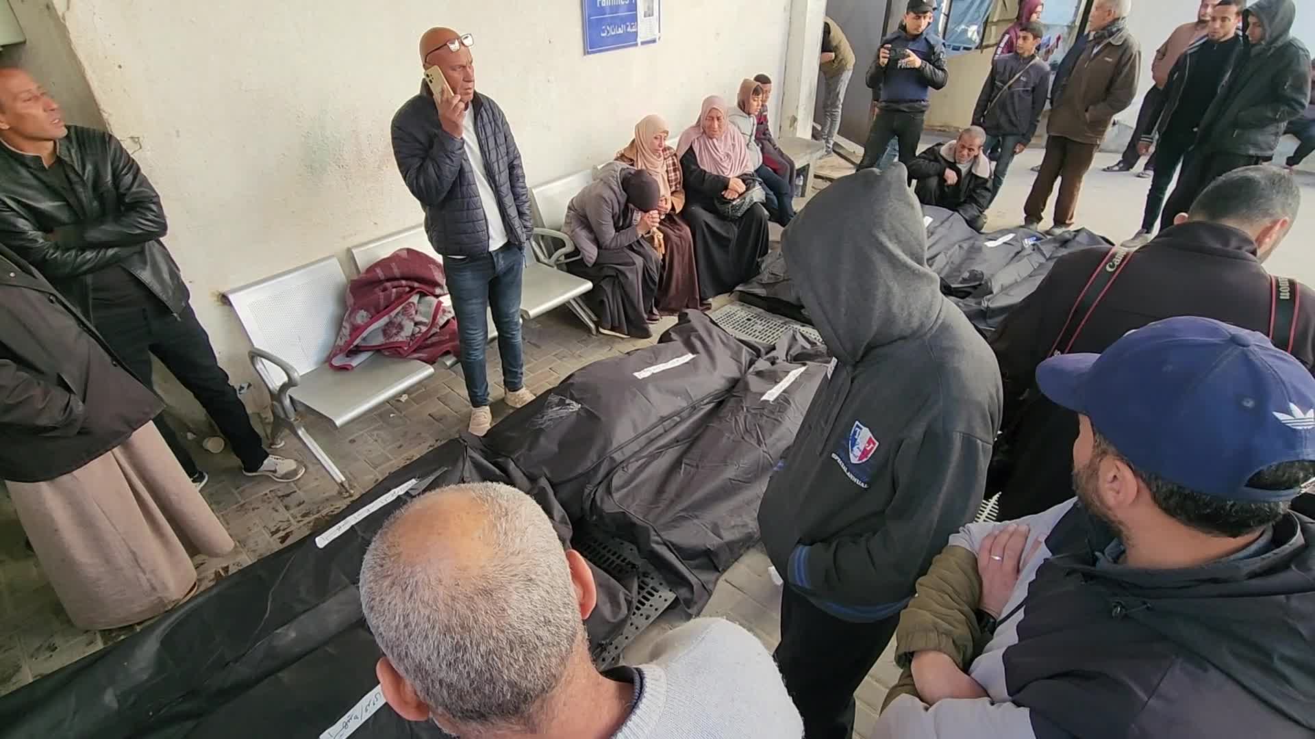 Israeli Aircraft Bombs 6 Homes in Gaza above the Heads of its Residents Killing 31 Citizens