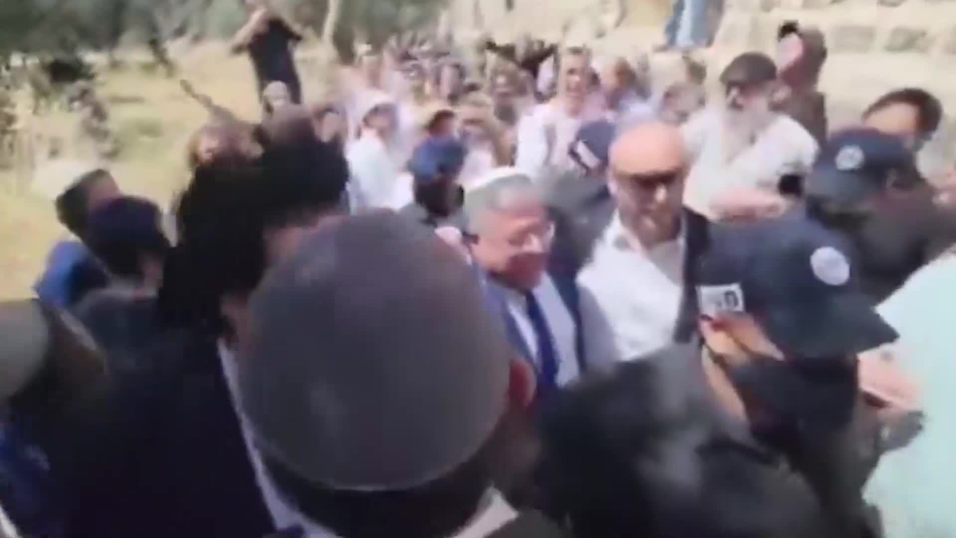 Far-Right Israeli Minister Ben-Gvir Storms Al-Aqsa Mosque, Raises Flag in Provocative Act on "Jerusalem Unity Day"