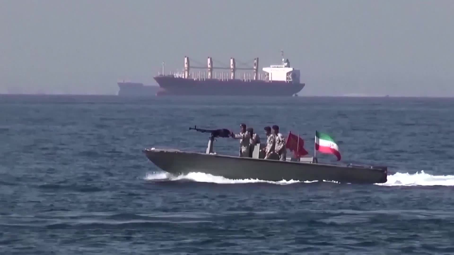 ترامب يرفض مقترحاً إيرانياً بشأن هرمز وسط تصاعد الضغوط الاقتصادية والعسكرية