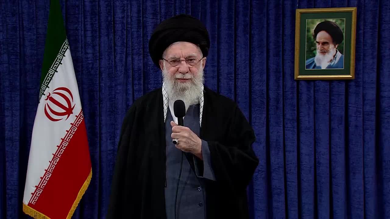 قائد الثورة الإسلامية: الشعب الإيراني تصدى لأعدائه وعزيمته وصموده أقوى من الصواريخ وكل الأسلحة