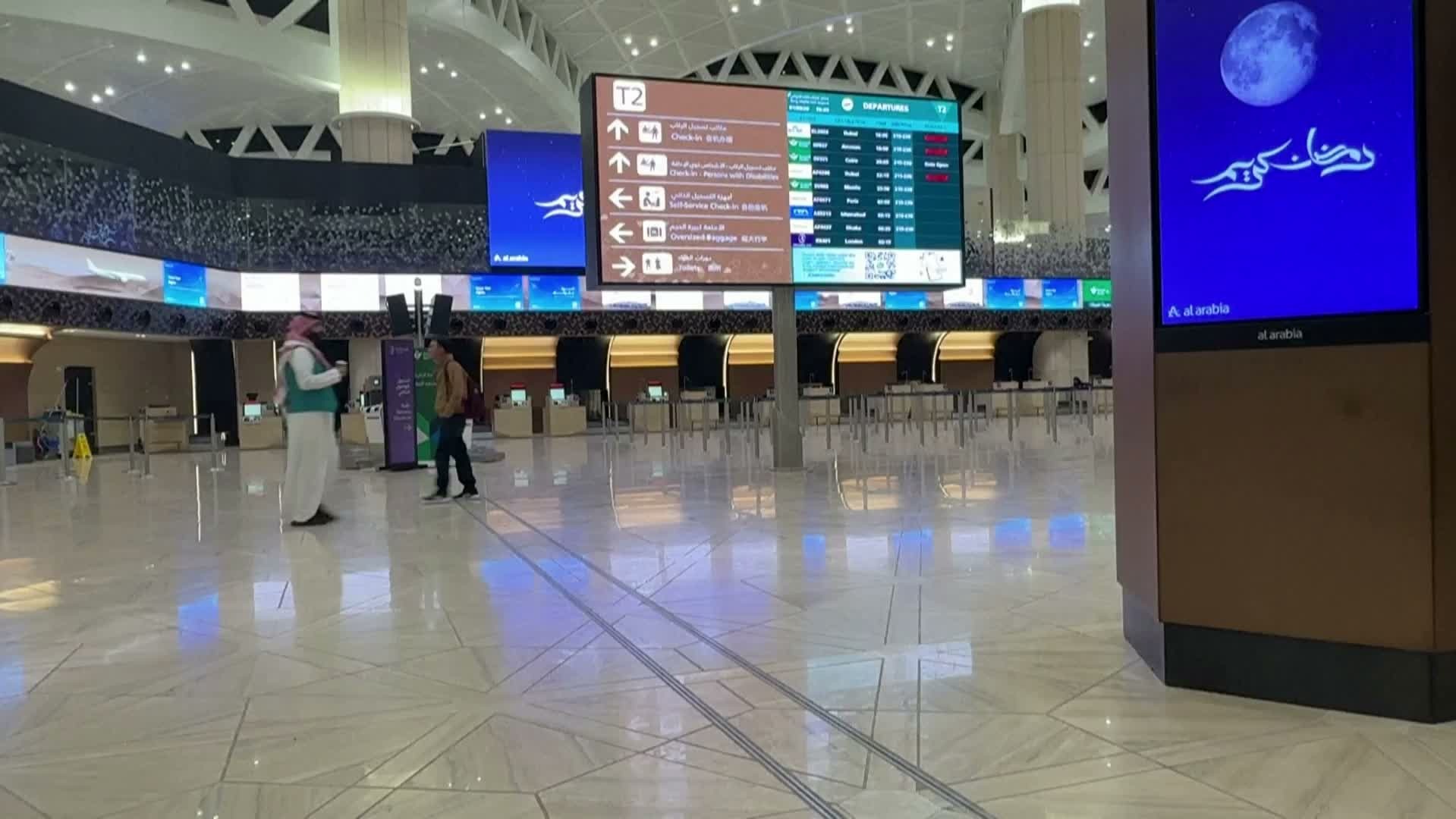 صنعاء تحاصر مطار الرياض وصواريخها تكشف عجز الدفاعات السعودية عن حماية مطاراتها ومنشآتها النفطية