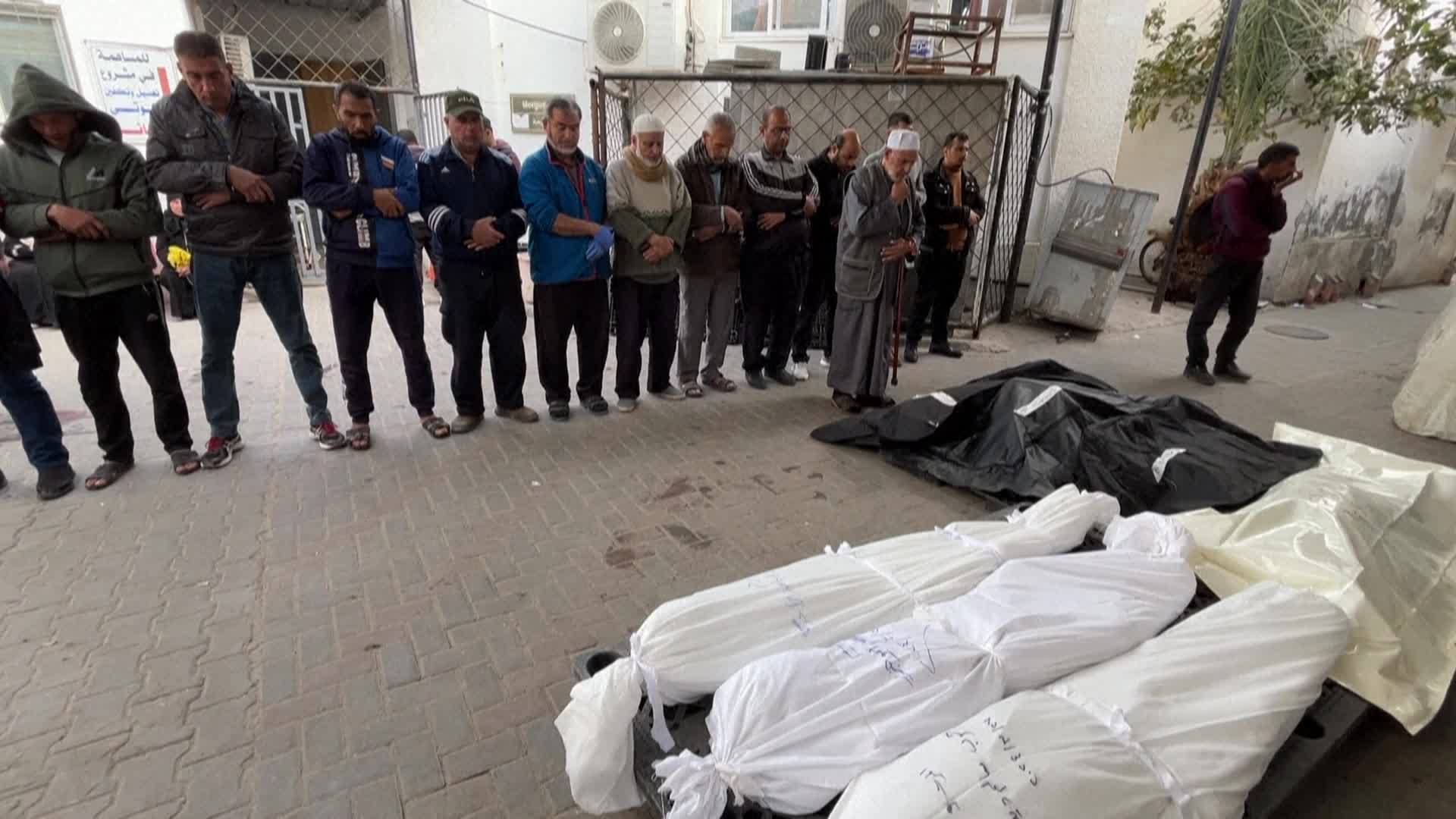 الاحتلال يرتكب 8 مجازر جديدة في غزة وعدد ضحايا العدوان على القطاع يرتفع إلى 32490 شهيدًا